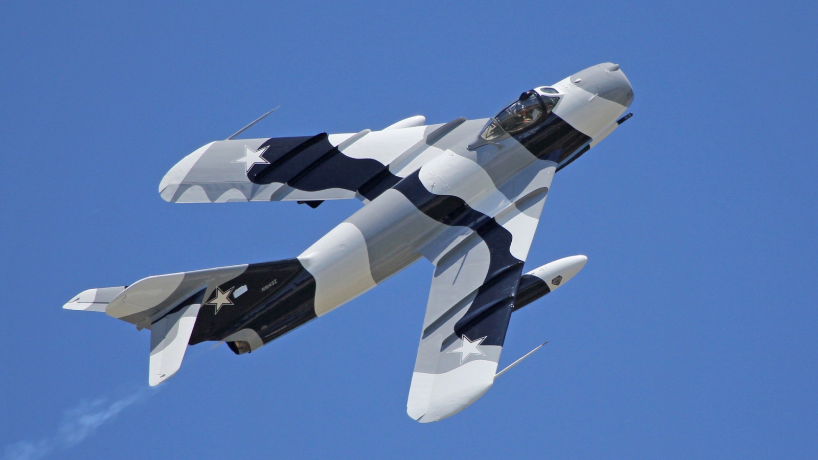 Защитная краска на самолете