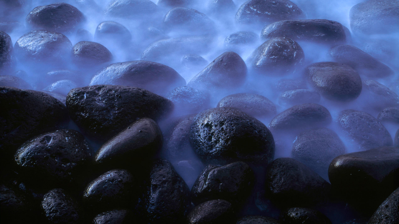 Камни мокрые