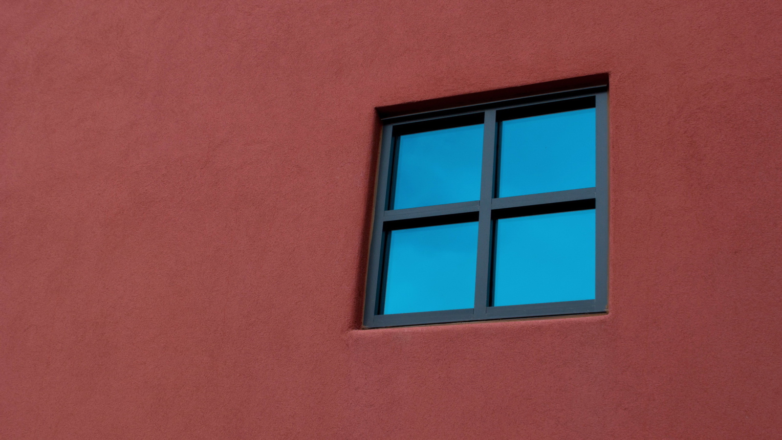 Стена с окном