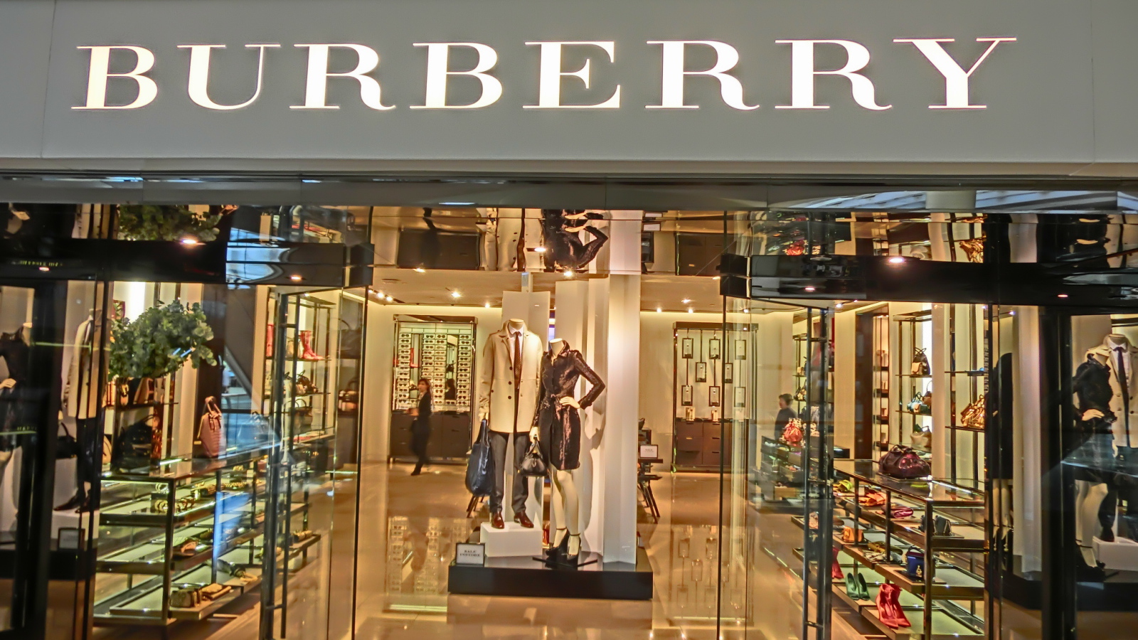 Бутик одежды Burberry