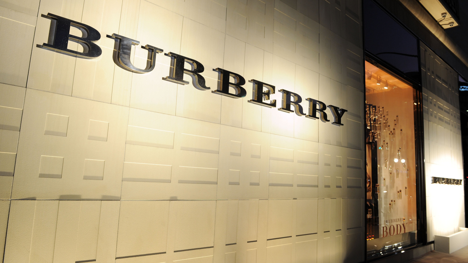 Магазин одежды Burberry