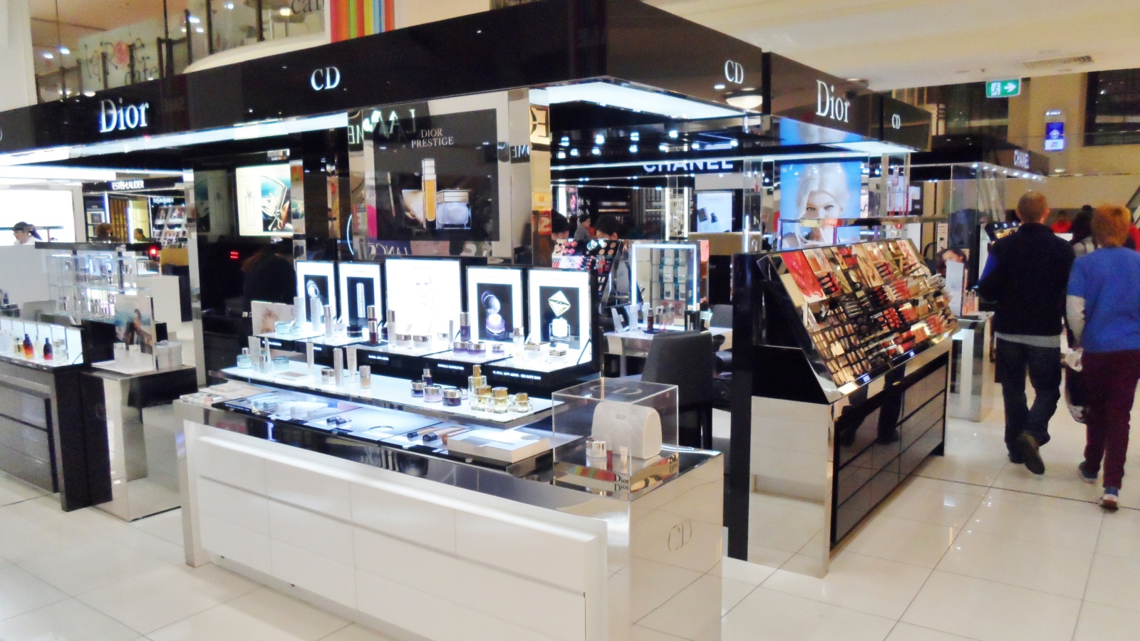 Бутик косметики Dior