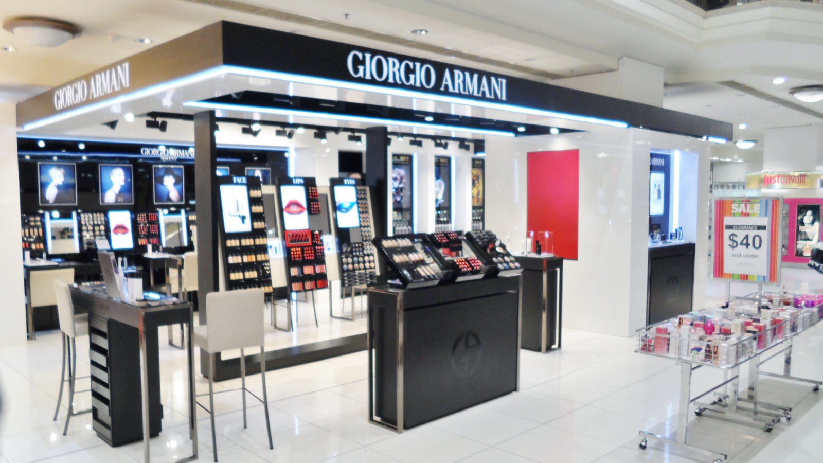 Бутик косметики Giorgio Armani