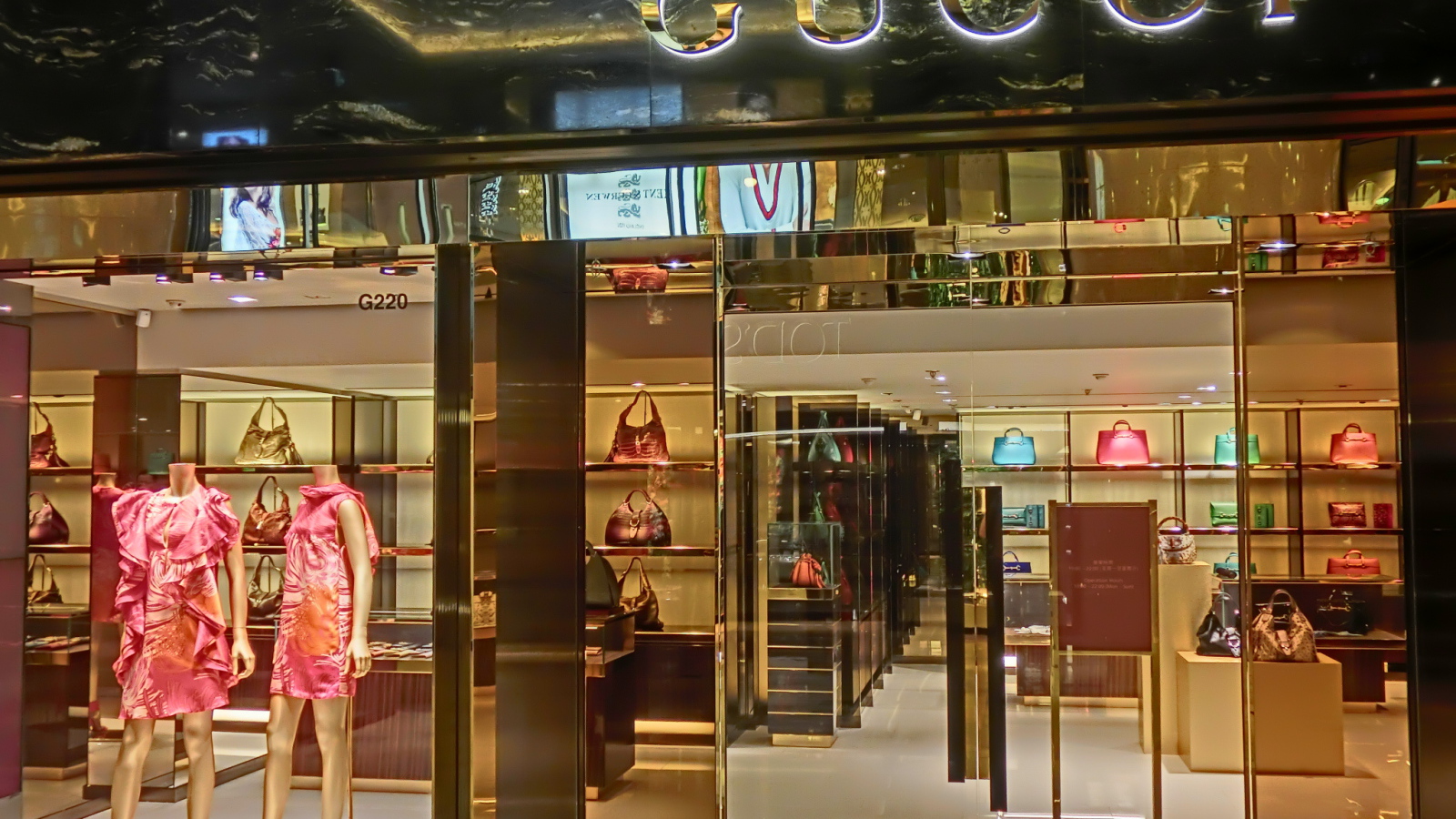 Бутик одежды Gucci