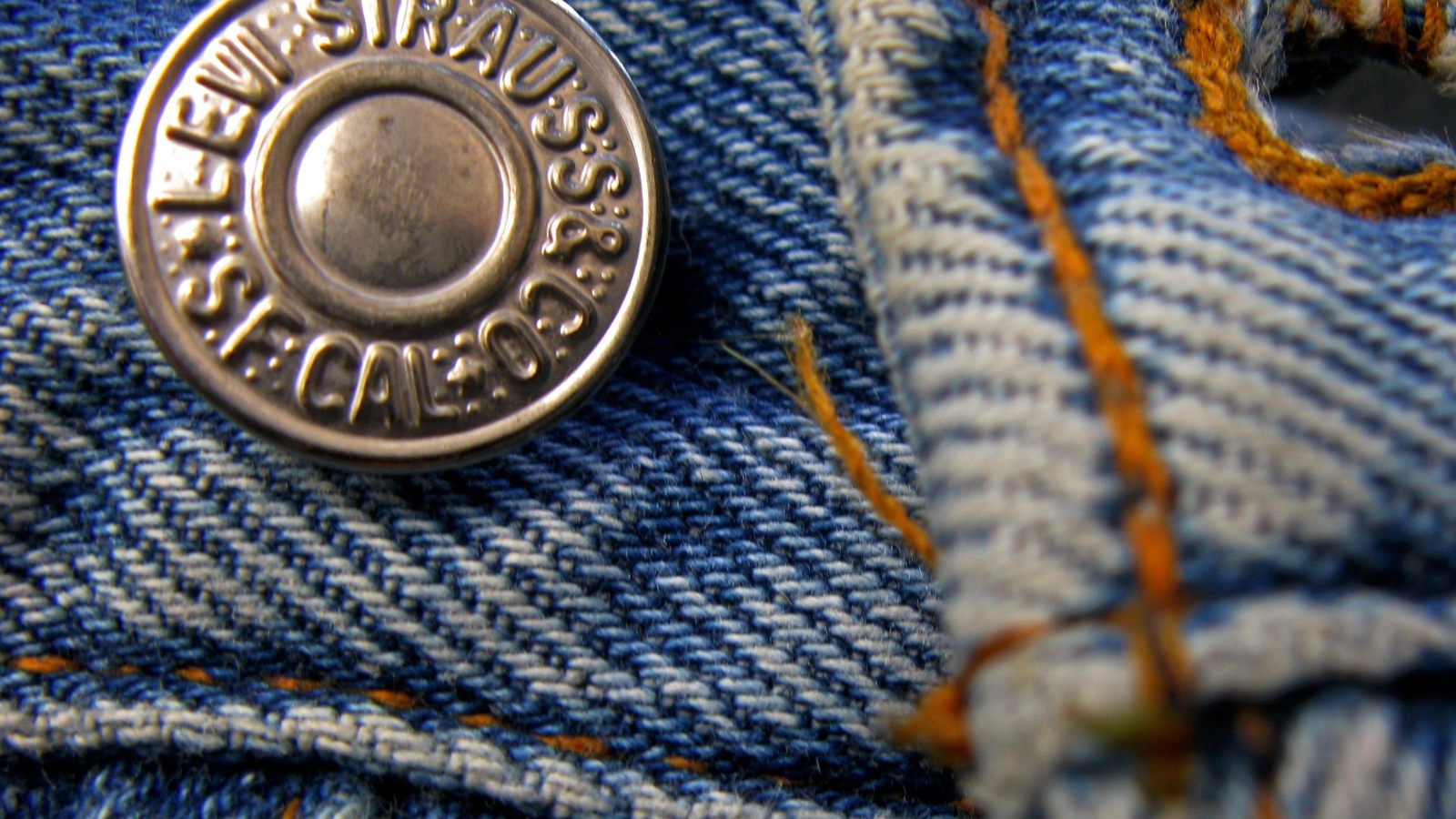 Заклепка на джинсах Levi`s