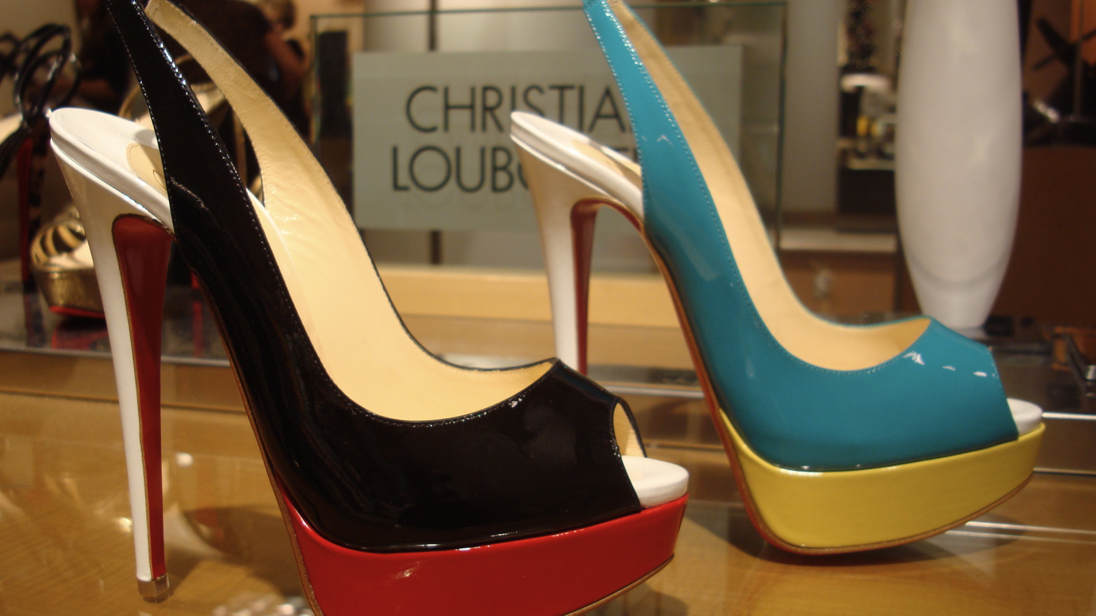Обувь от Christian Louboutin