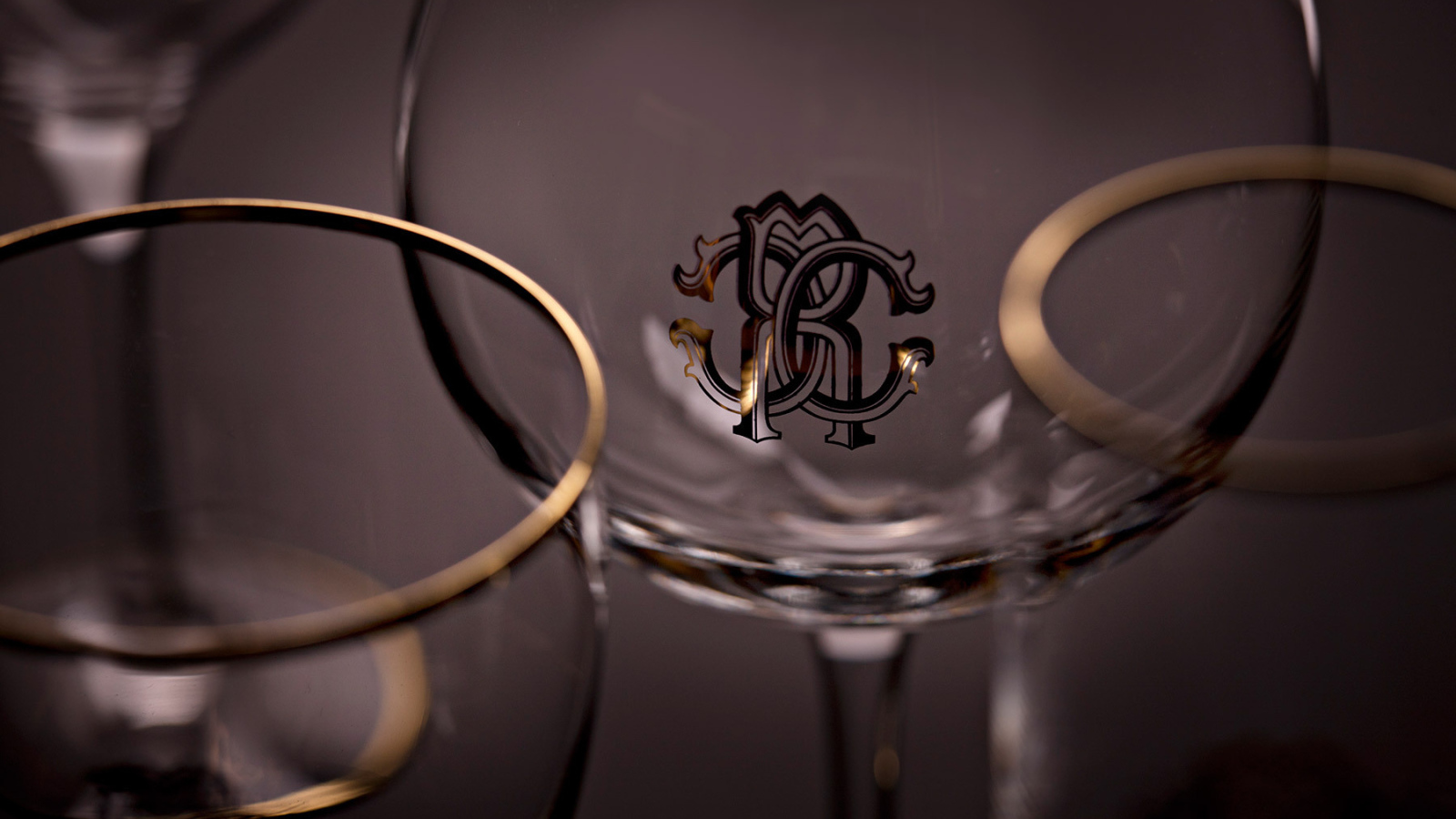 Монограмма на бокале Roberto Cavalli