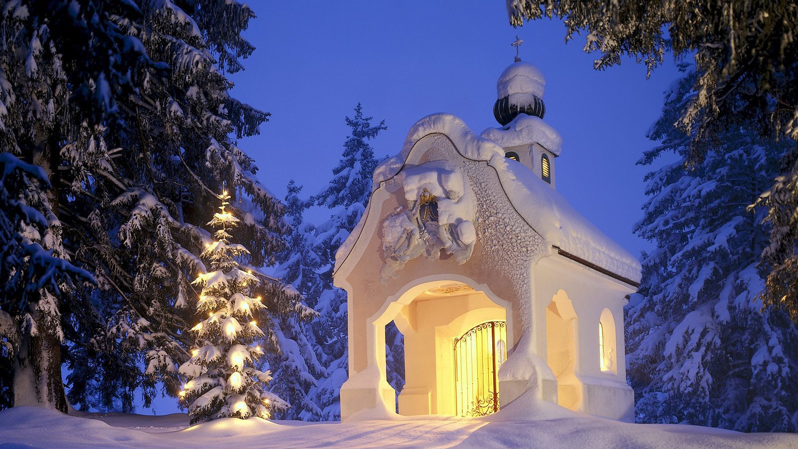 Небольшая часовня на Рождество