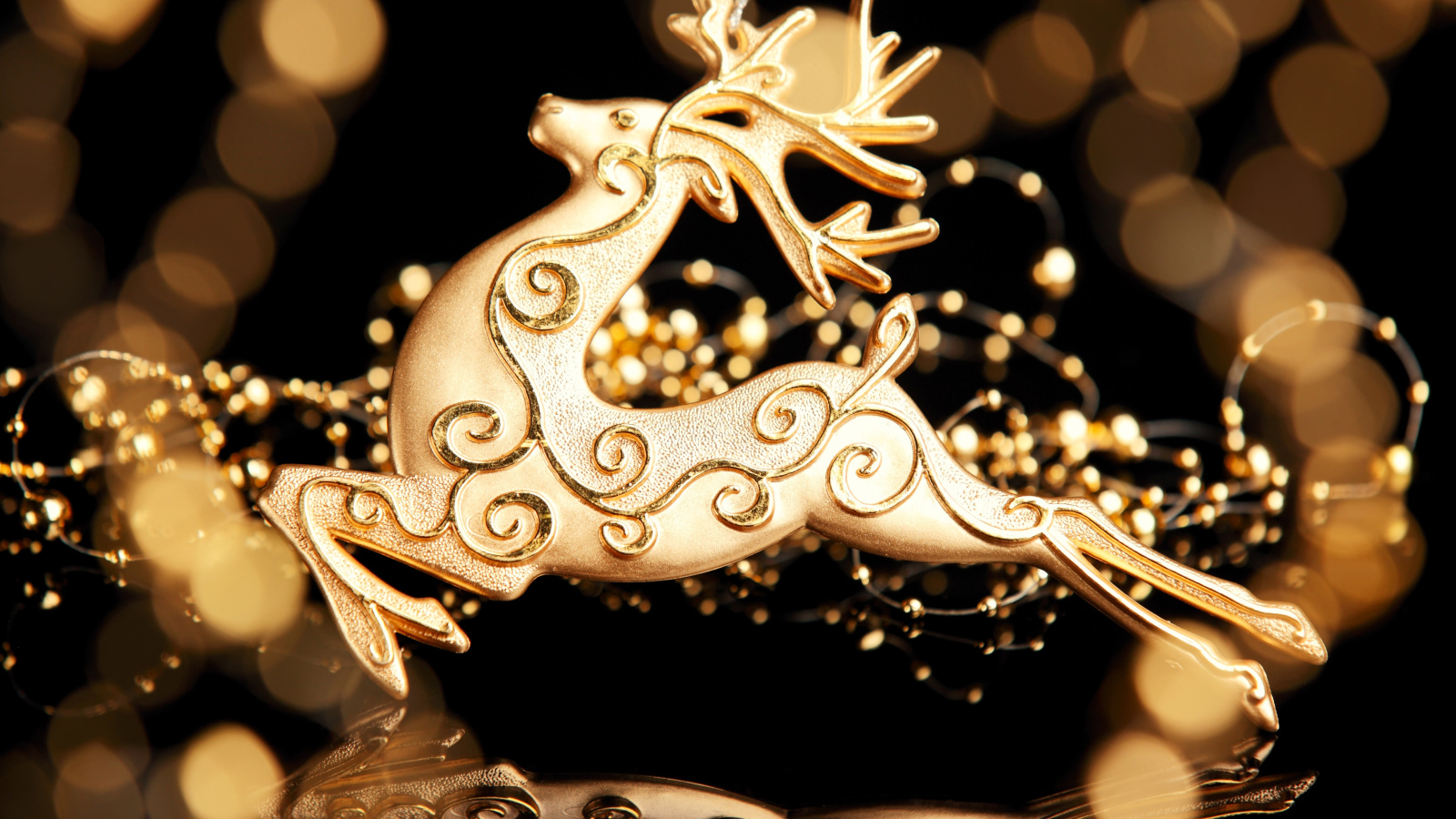 Фигурка оленя