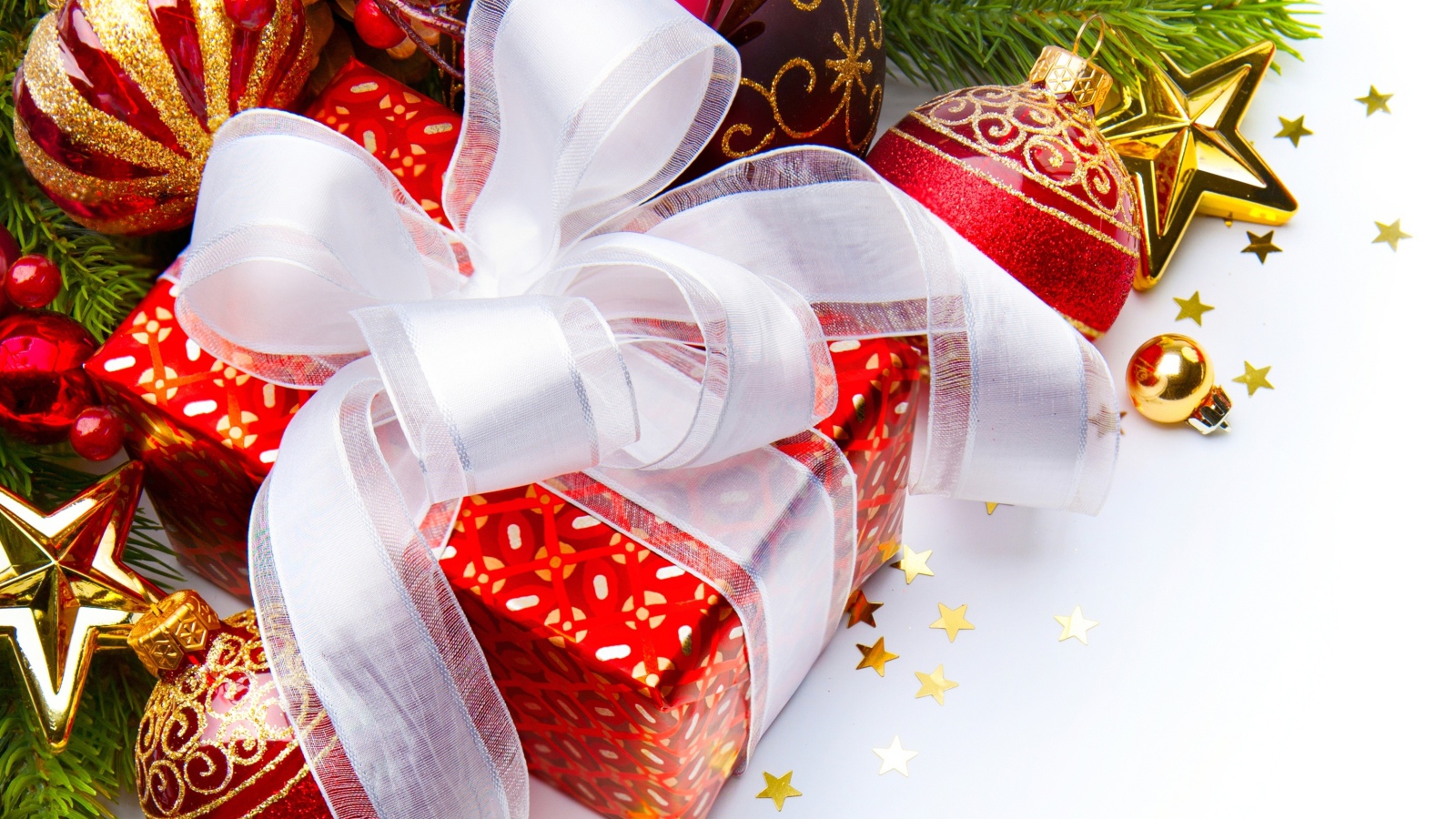 Подарок с белым бантом