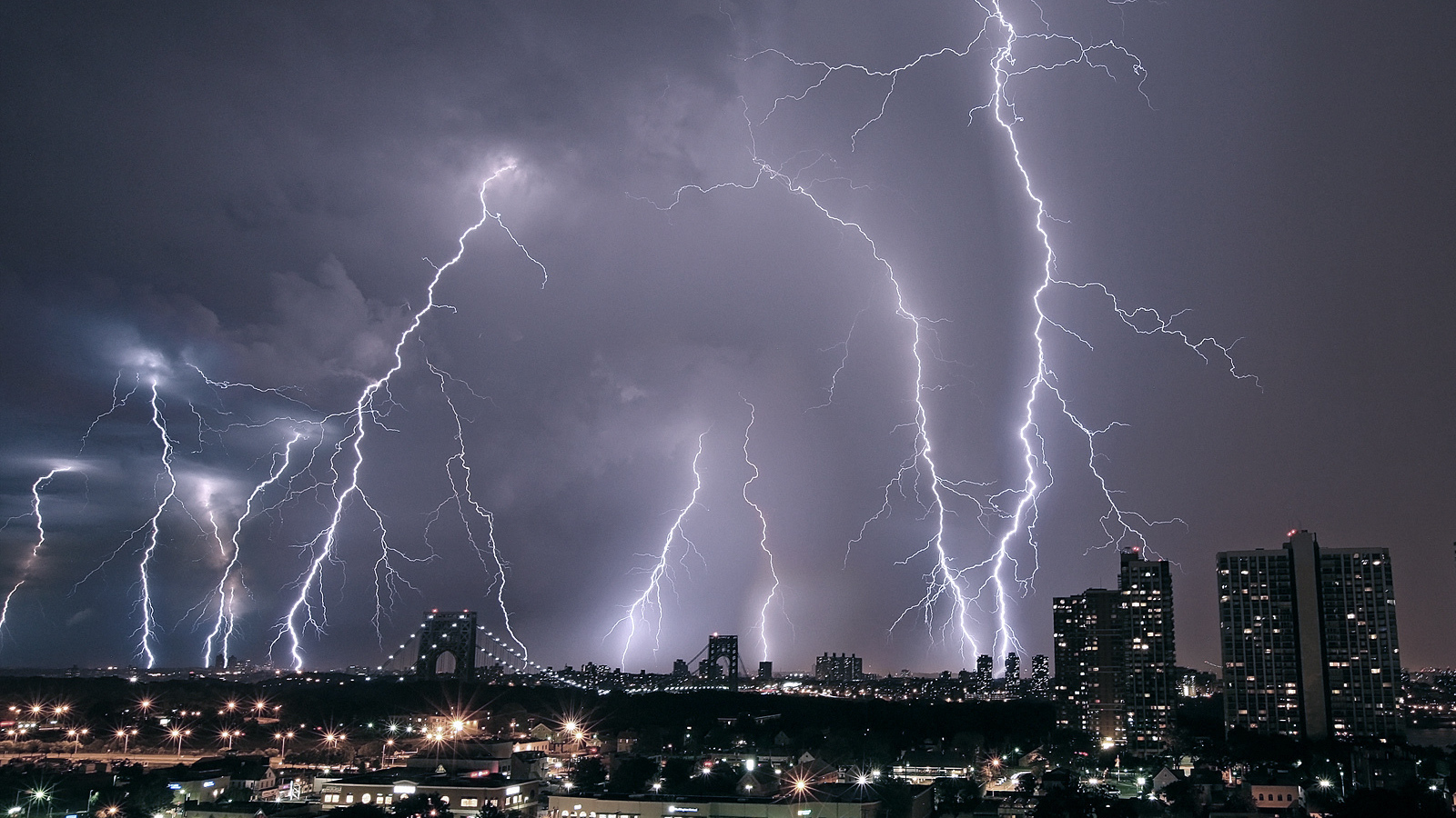 Гроза над городом