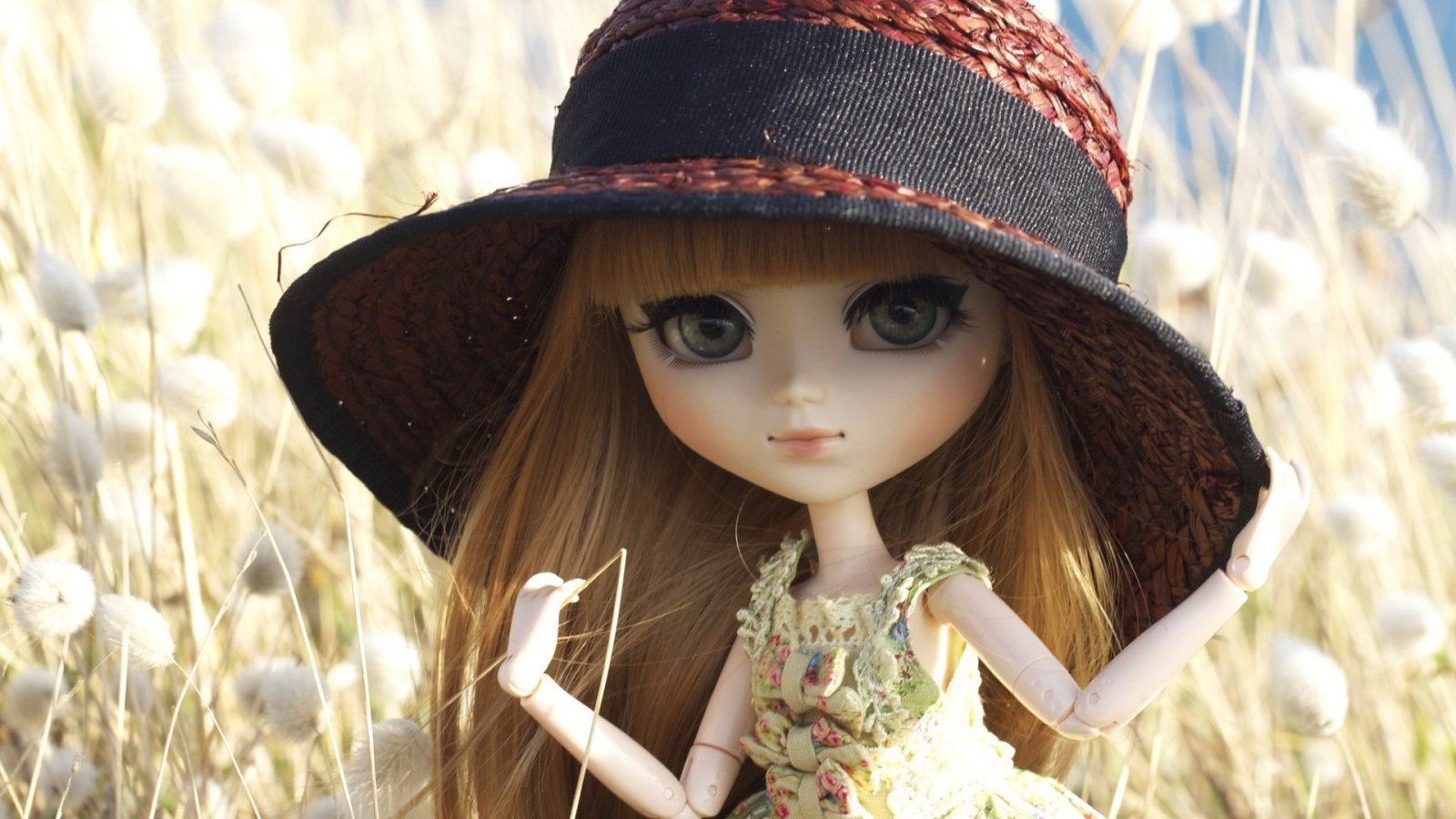 Кукла в шляпе