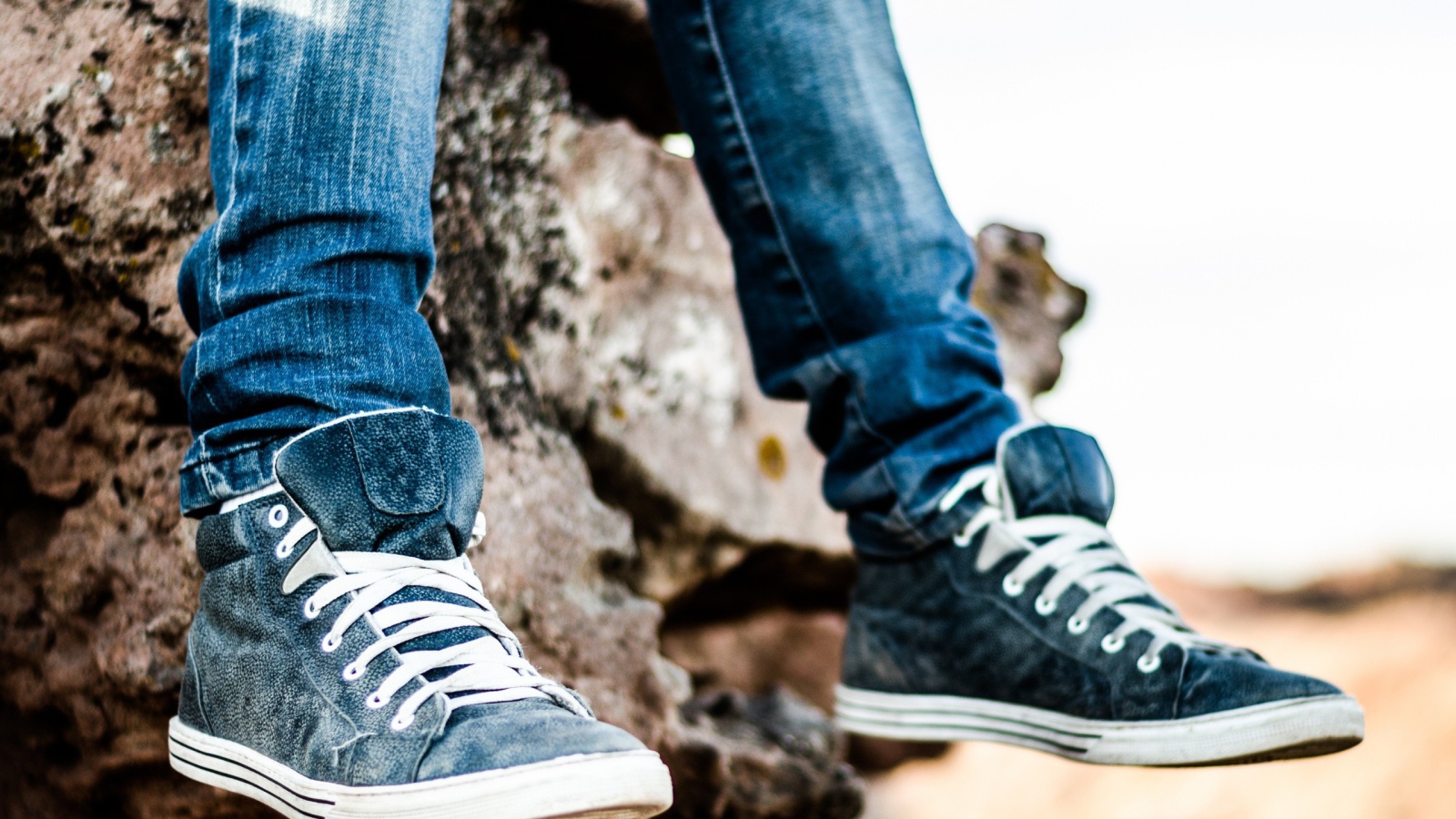 Ноги в кедах