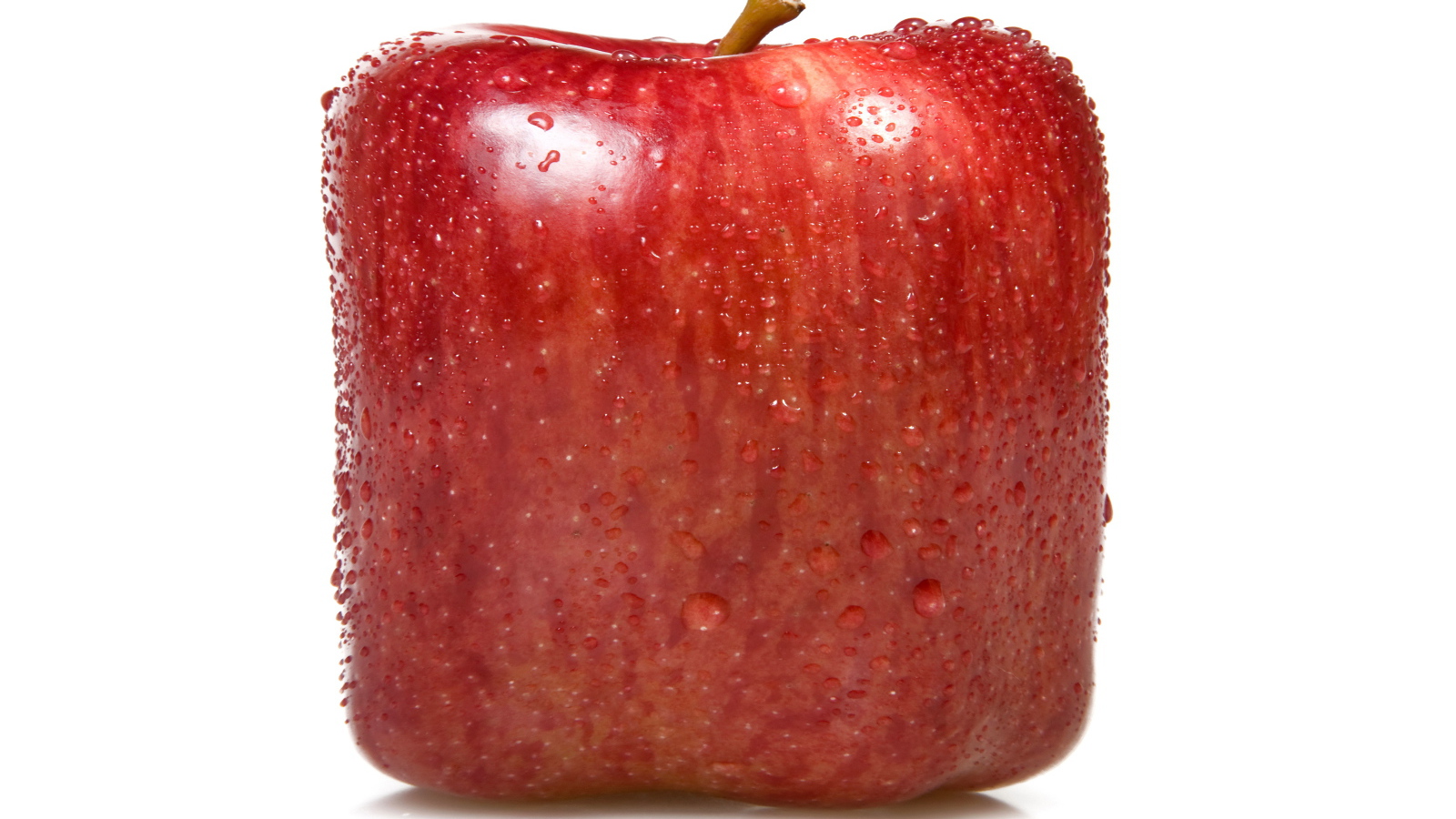 Красное квадратное яблоко