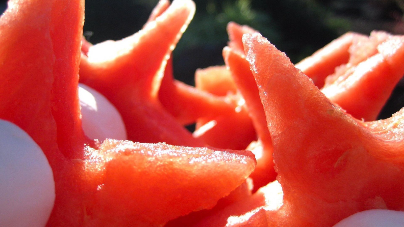 Арбуз порезан звездочками