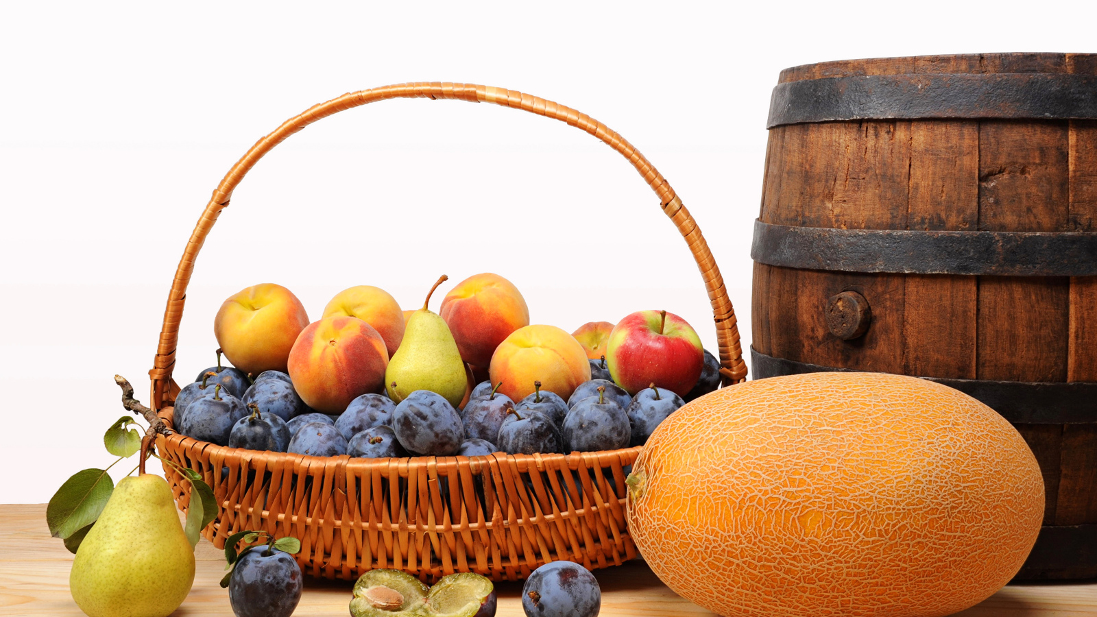 Корзина с фруктами