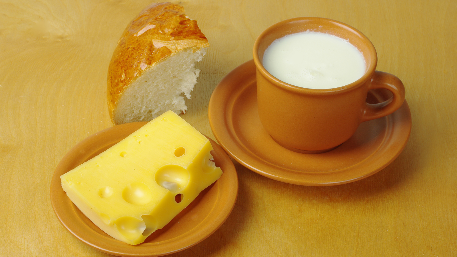 Чашка с молоком