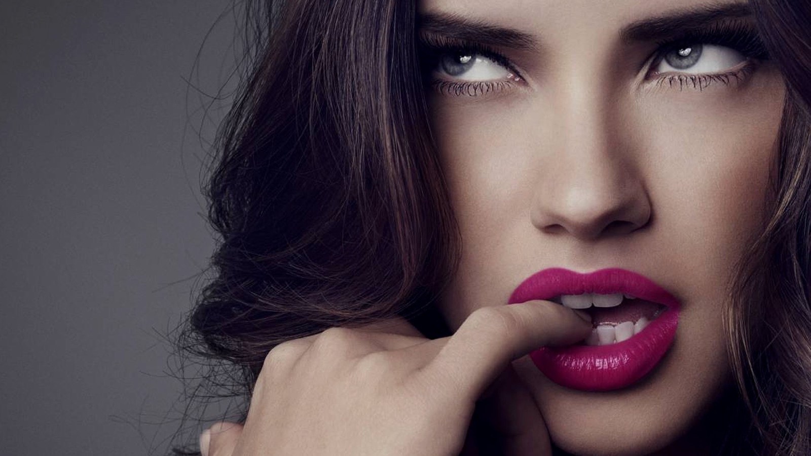 Знаменитая Адриана Лима