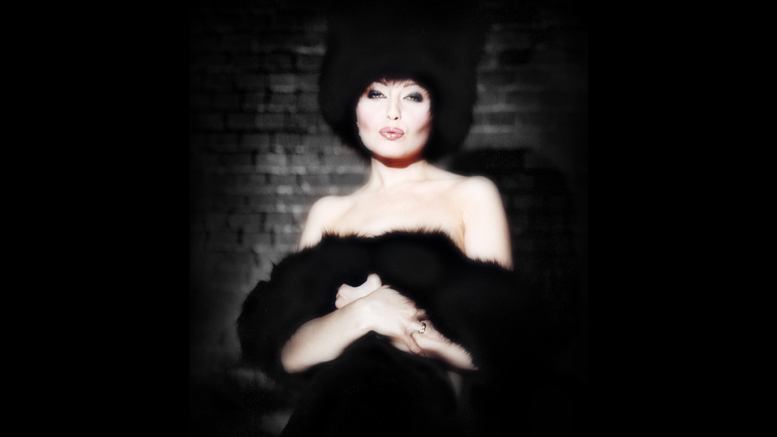 Знаменитая актриса Анжелика Варум