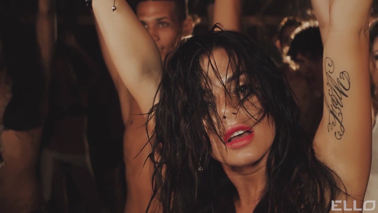 Очаровательная Юлия Волкова