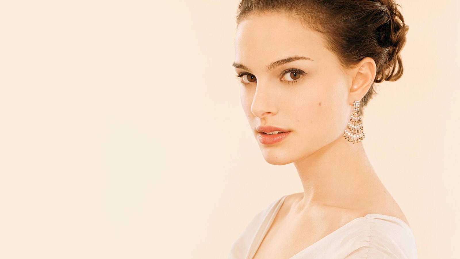 Очаровательная модель Натали Портман