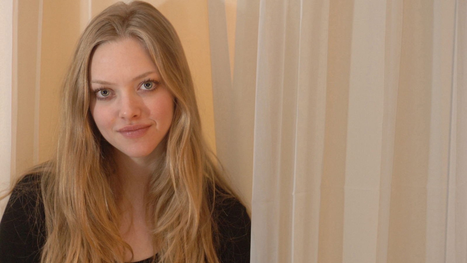 Популярная Аманда Сайфред