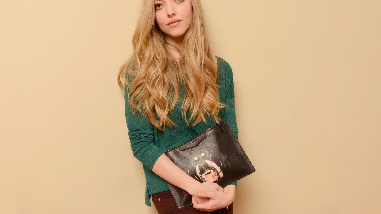 Популярная актриса Аманда Сайфред