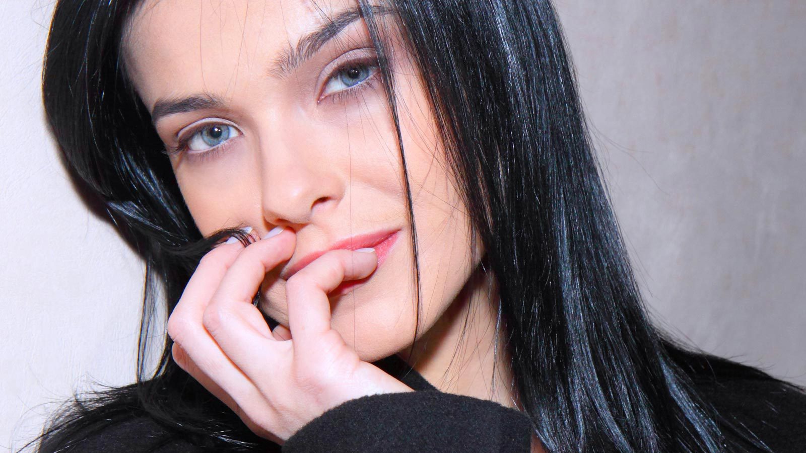 Популярная Елена Темникова