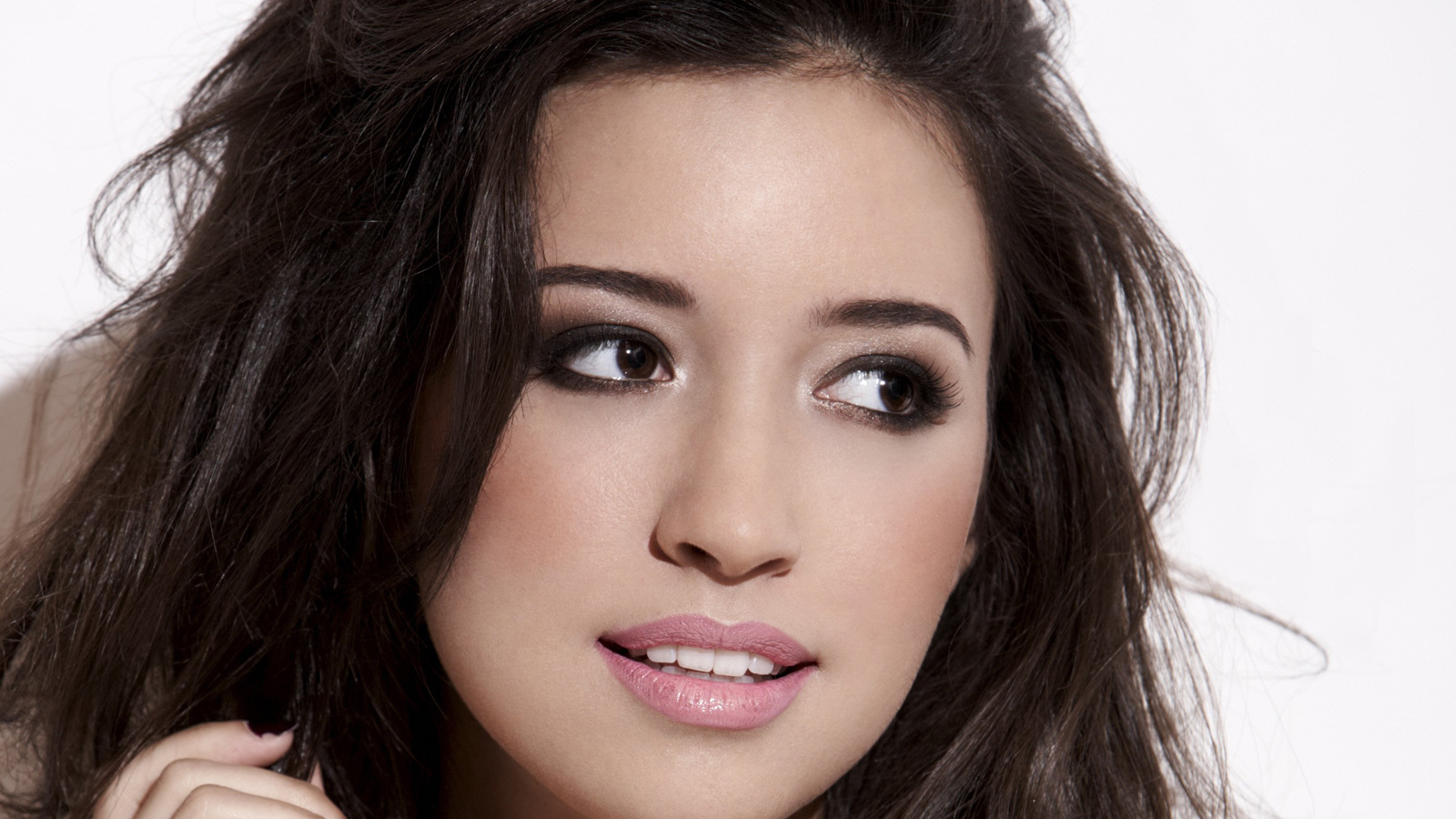 Популярная Кристиан Серратос