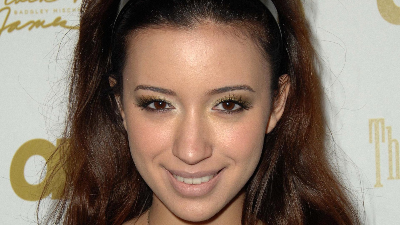 Очаровательная Кристиан Серратос