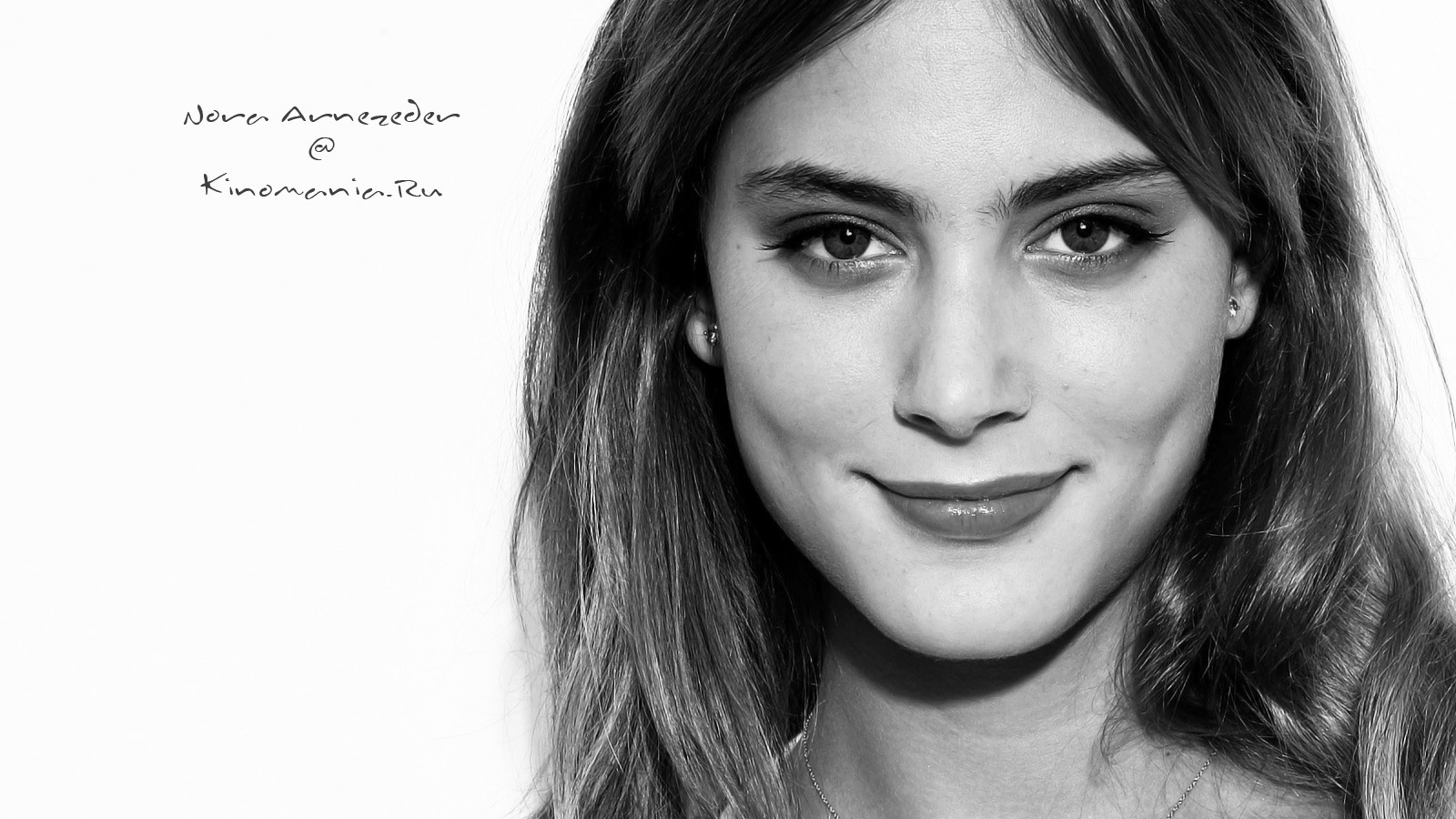 Красивая актриса Нора Арнезедер