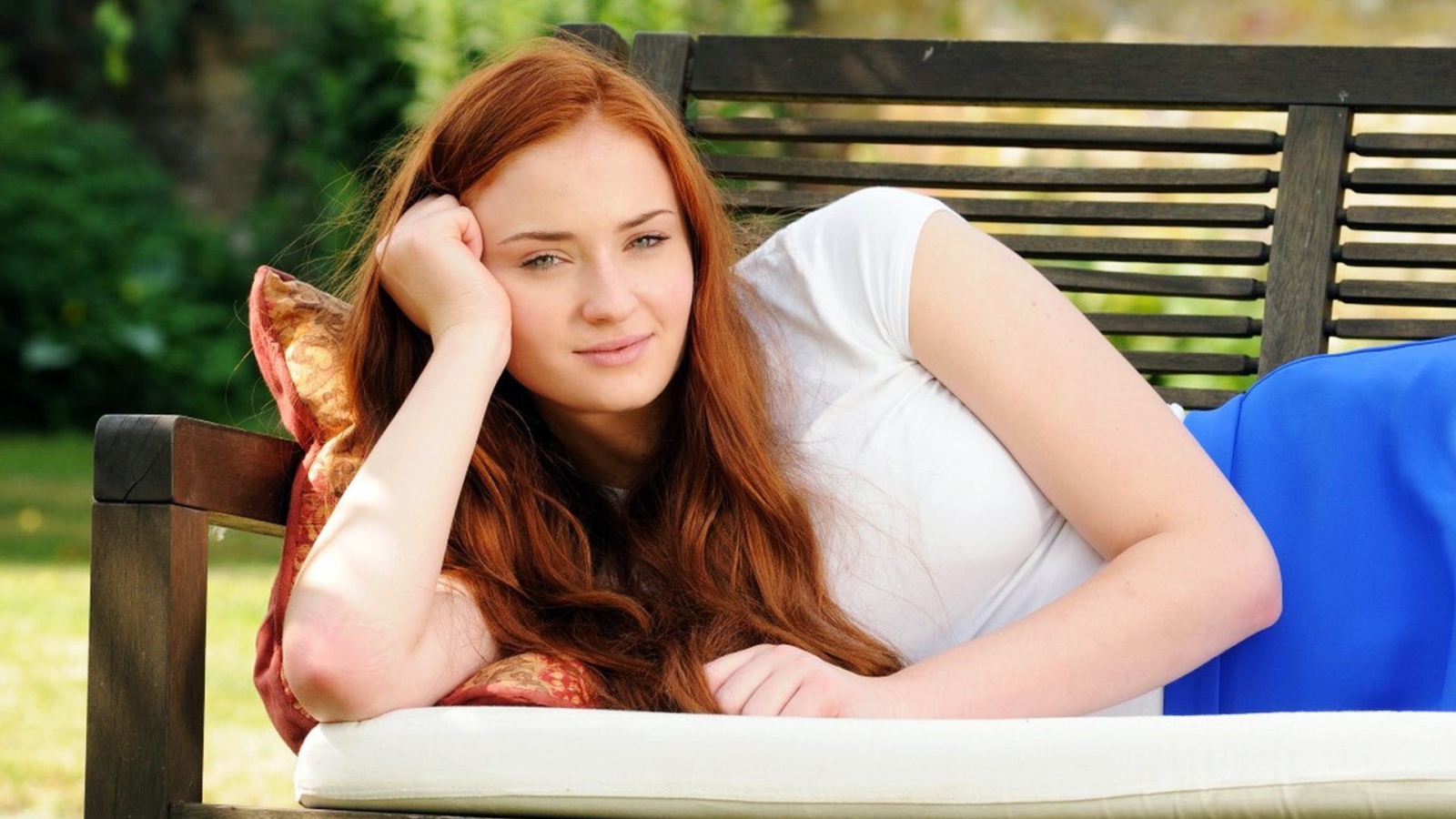 Очаровательная модель Софи Тернер