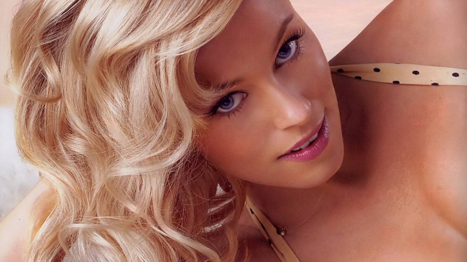 Очаровательная актриса Элизабет Бэнкс