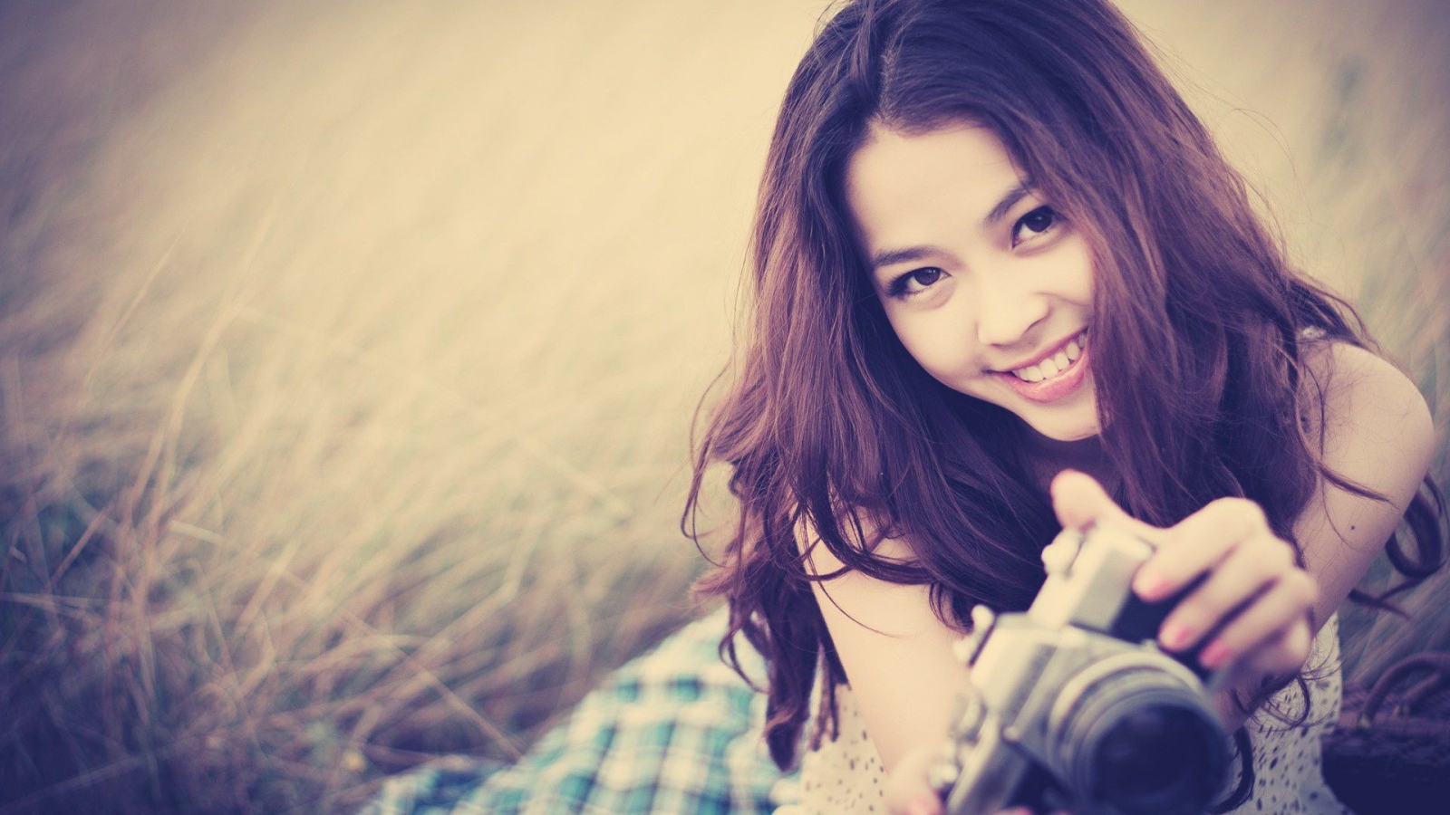 Девушка с фотоаппаратом