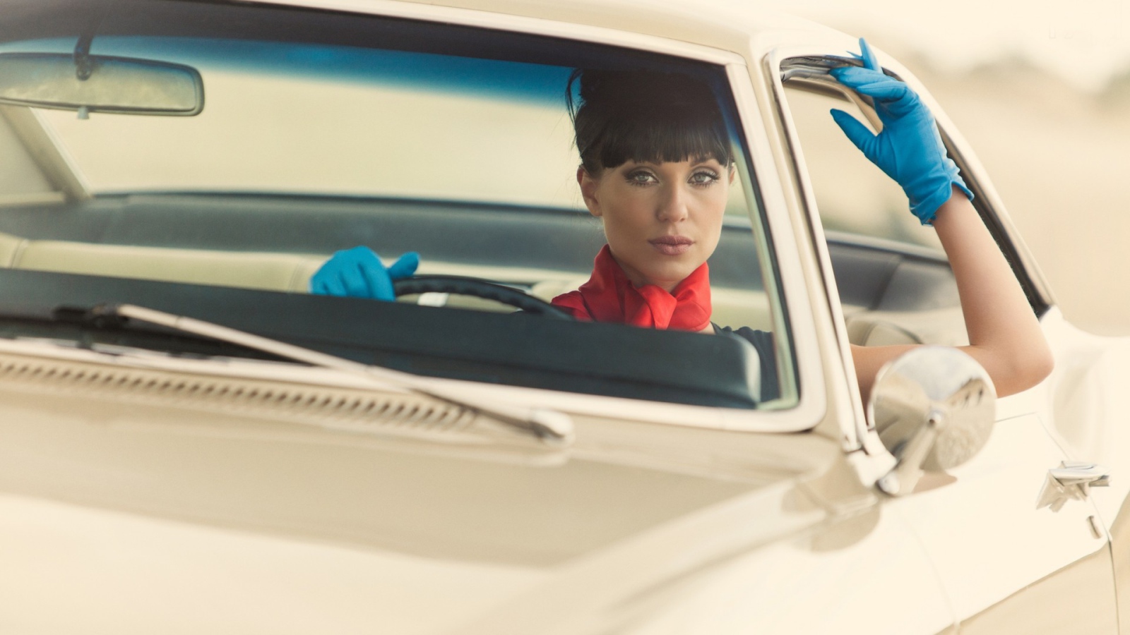 Девушка за рулем