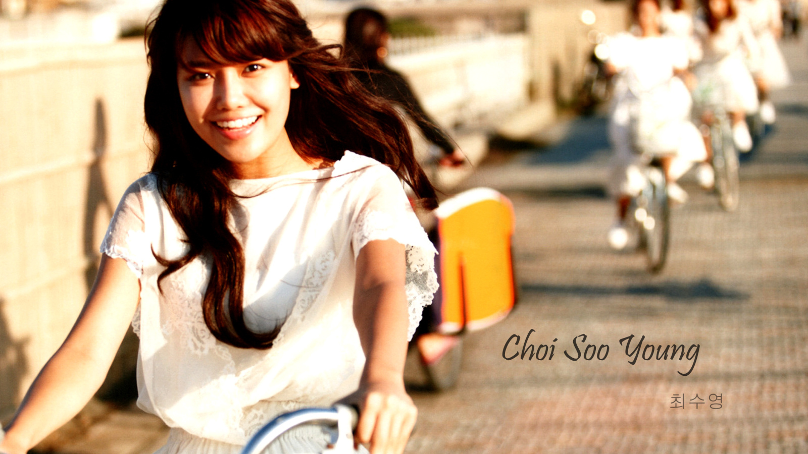 Корейские девушки на велосипедах