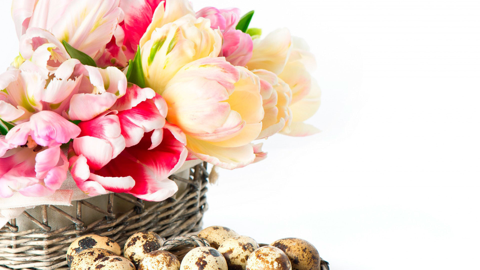 Букет в корзине на Пасху