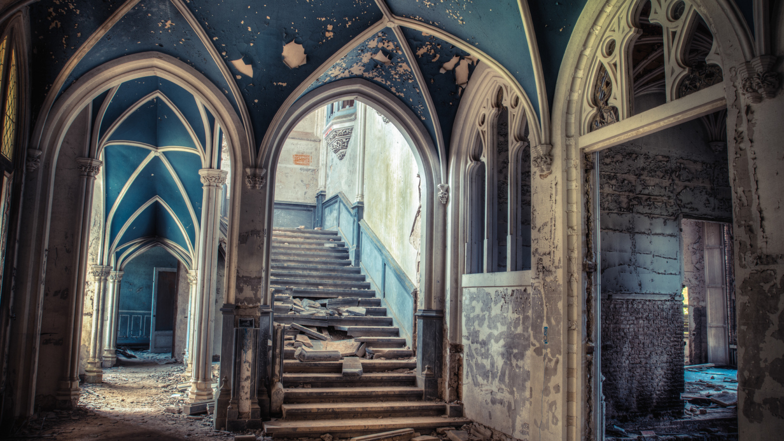 Заброшенный особняк