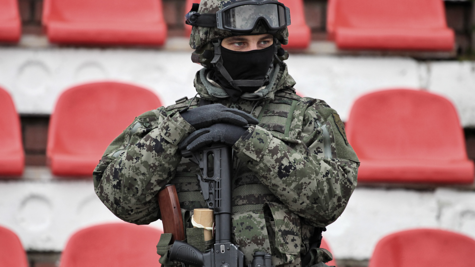 Спецназовец на стадионе