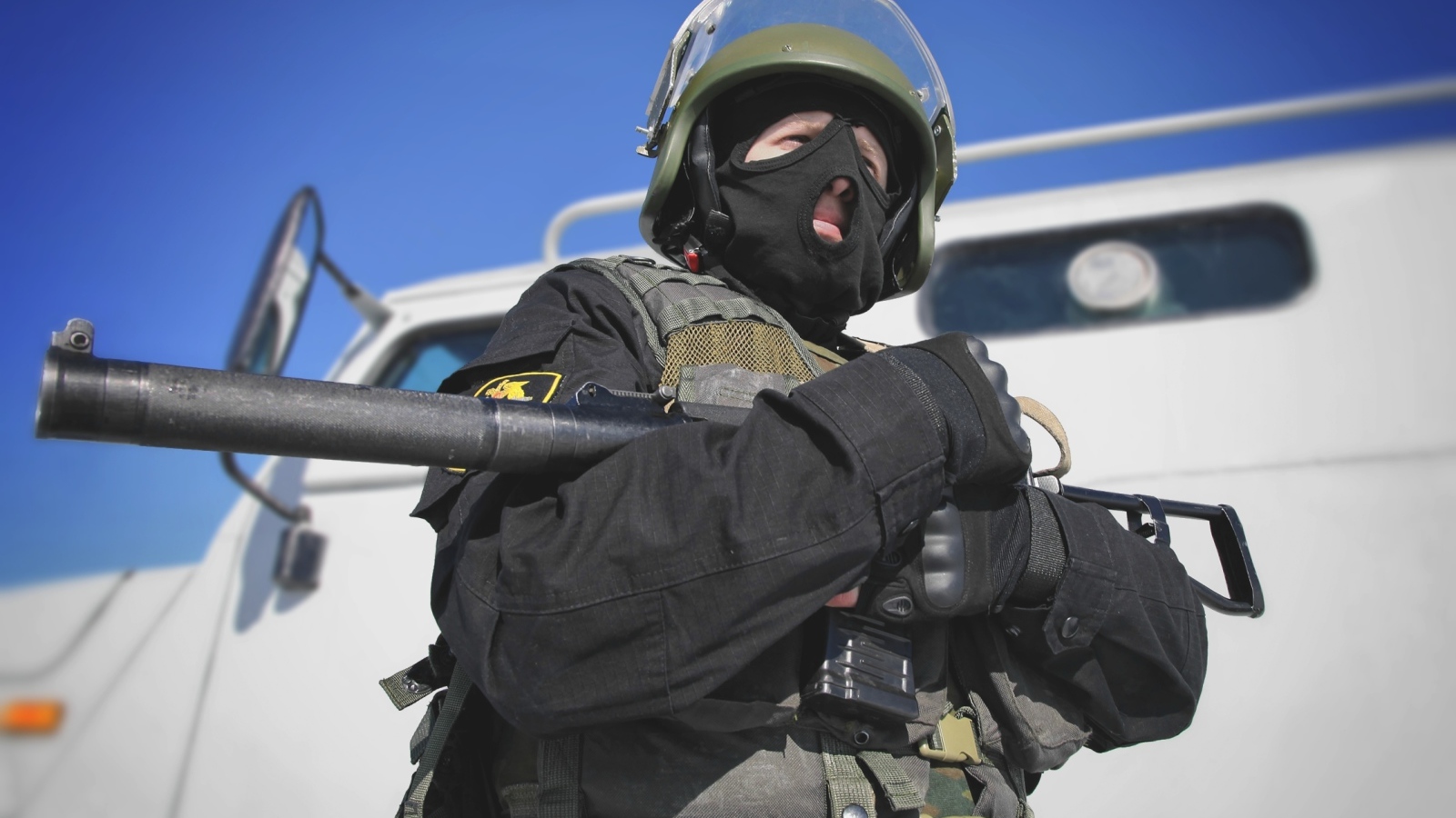 Спецназовец с оружием