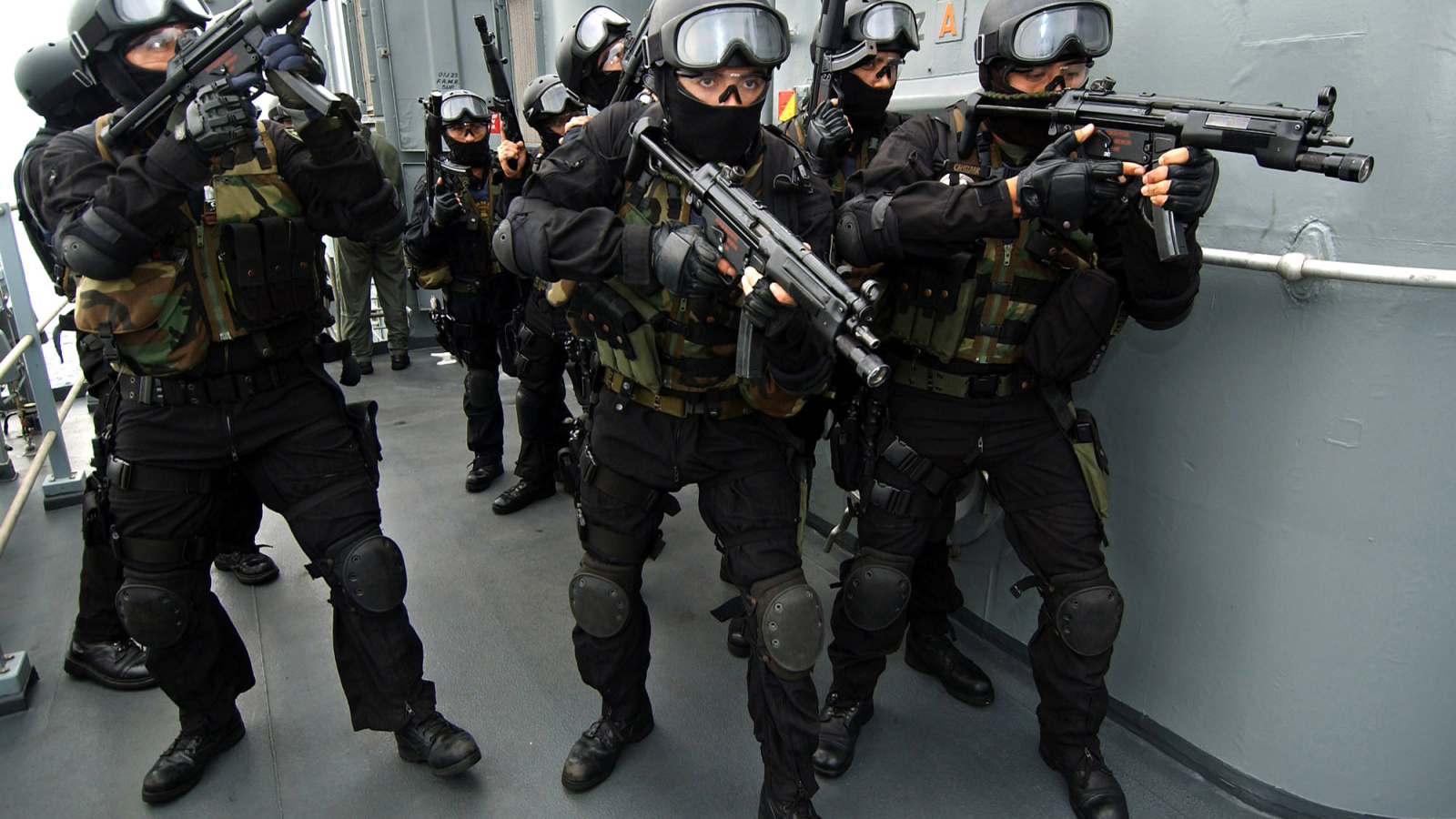 Морской спецназ на корабле