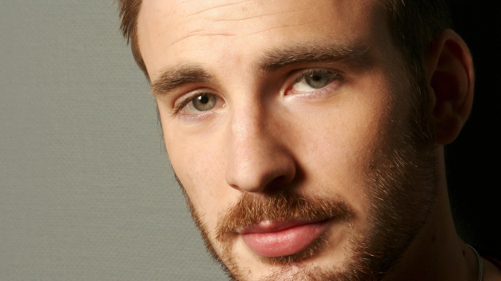 Знаменитая Кинозвезда Крис Эванс