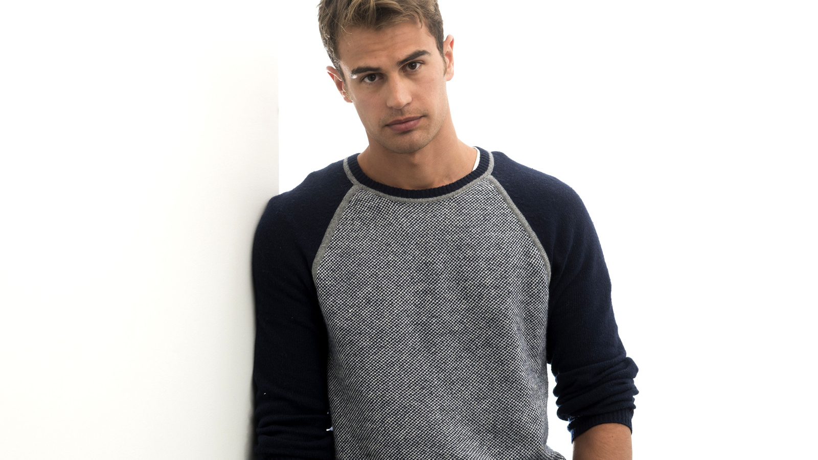 Русский актер Тео Джеймс