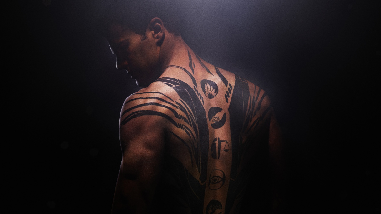 Русская знаменитост Тео Джеймс