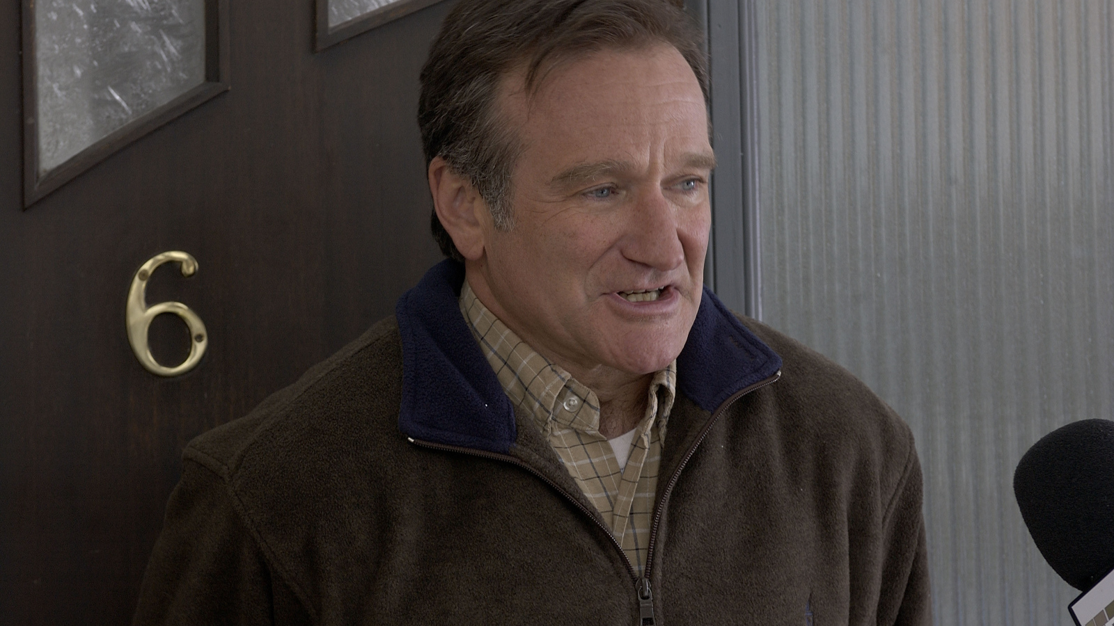 Актер Робин Уильямс у двери