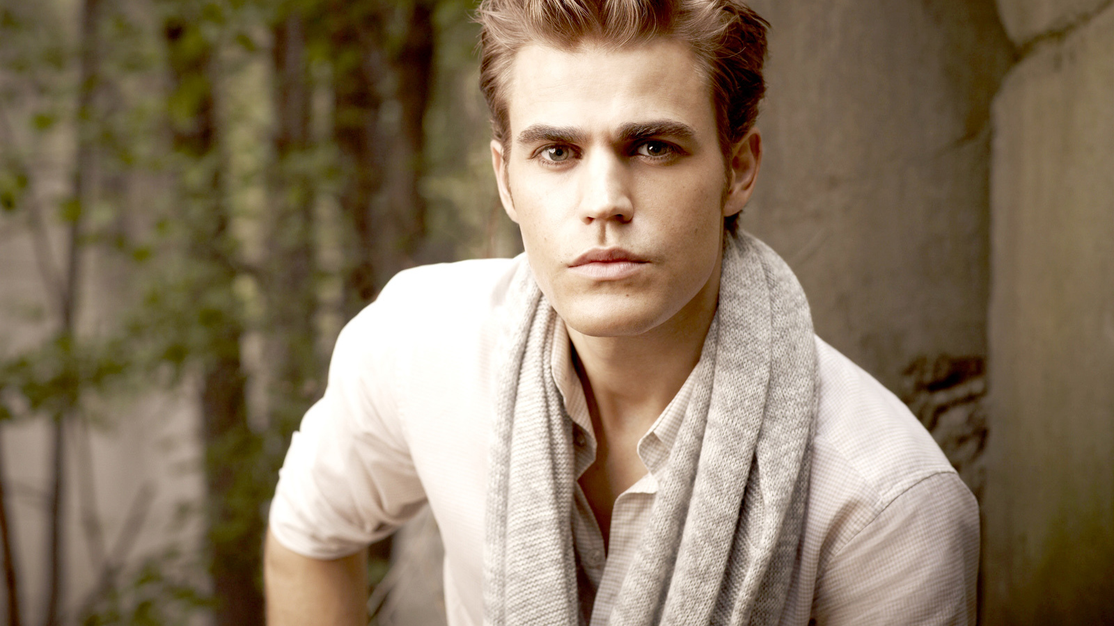 Возлюбленный актер Пол Уэсли