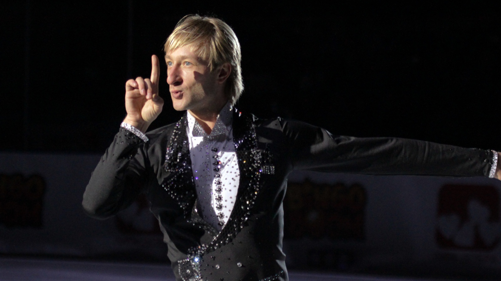 Евгений Плющенко во время выступления