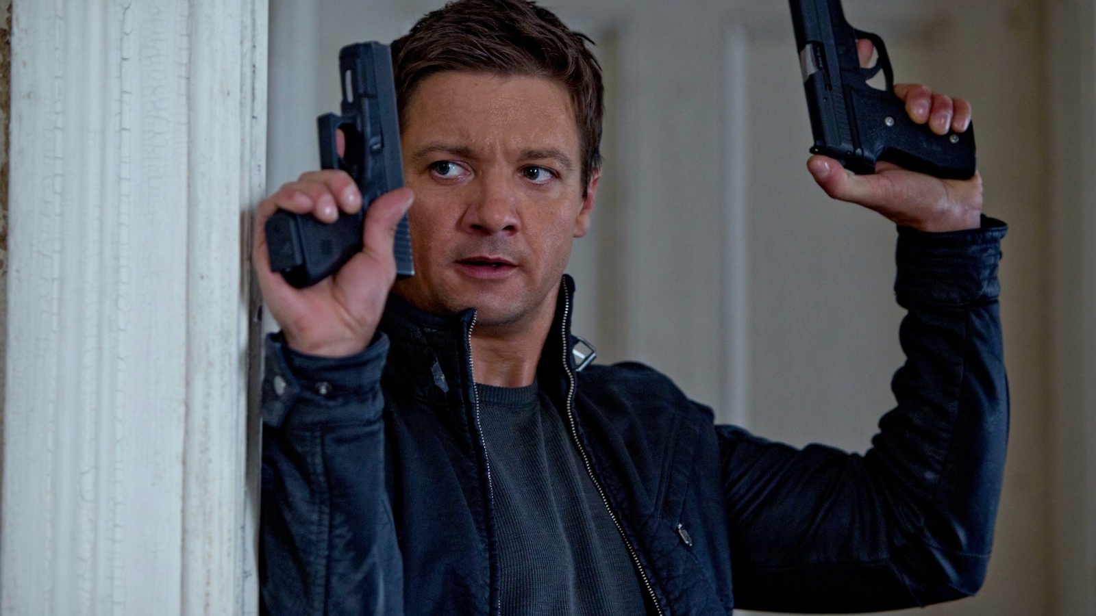 Известный Джереми Реннер