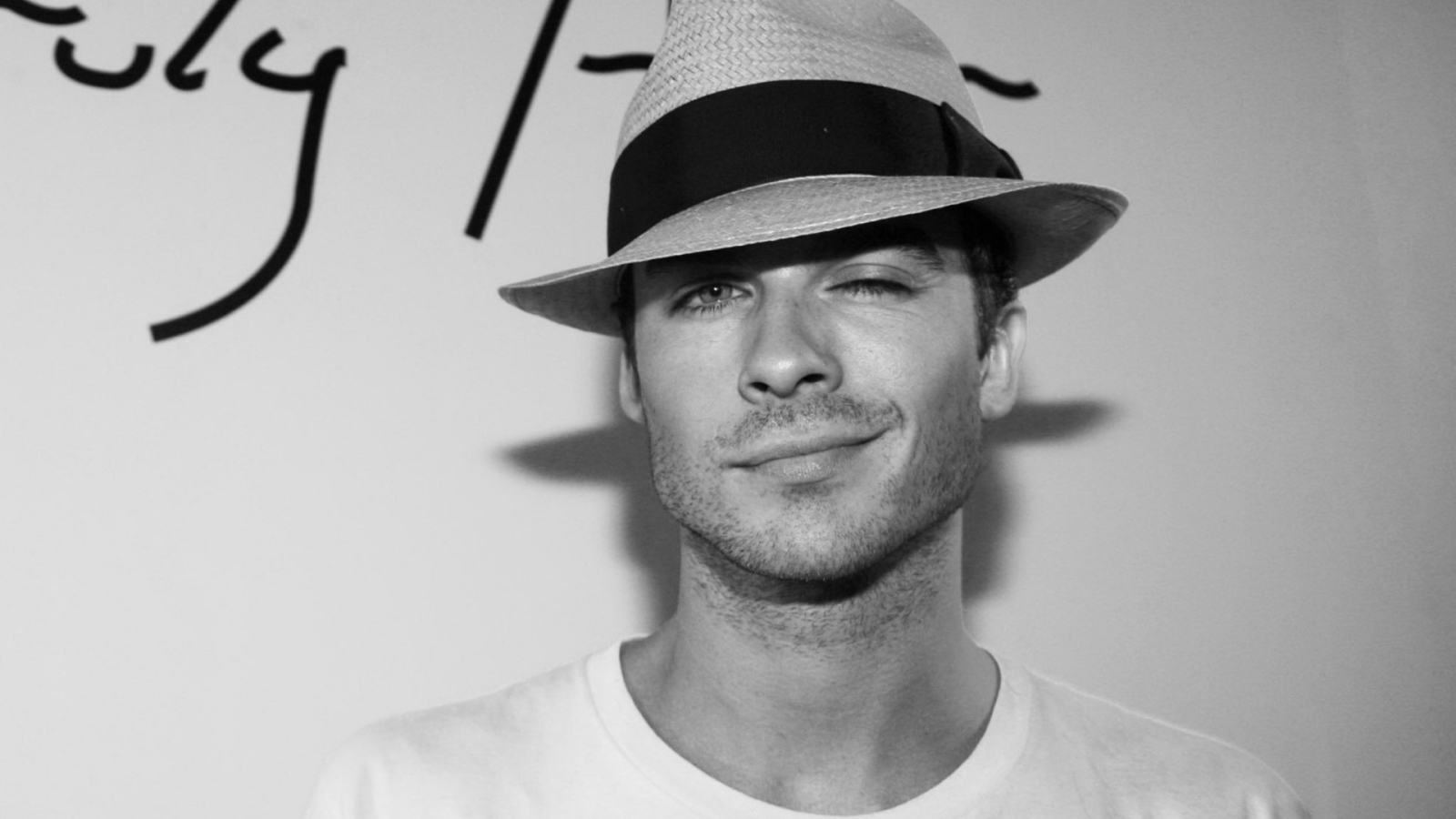 Йен Сомерхолдер в шляпе