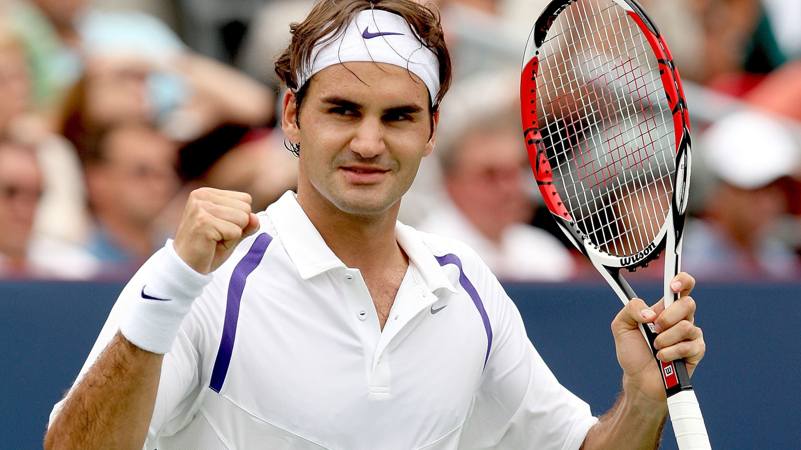 Роджер Федерер на теннисном корте